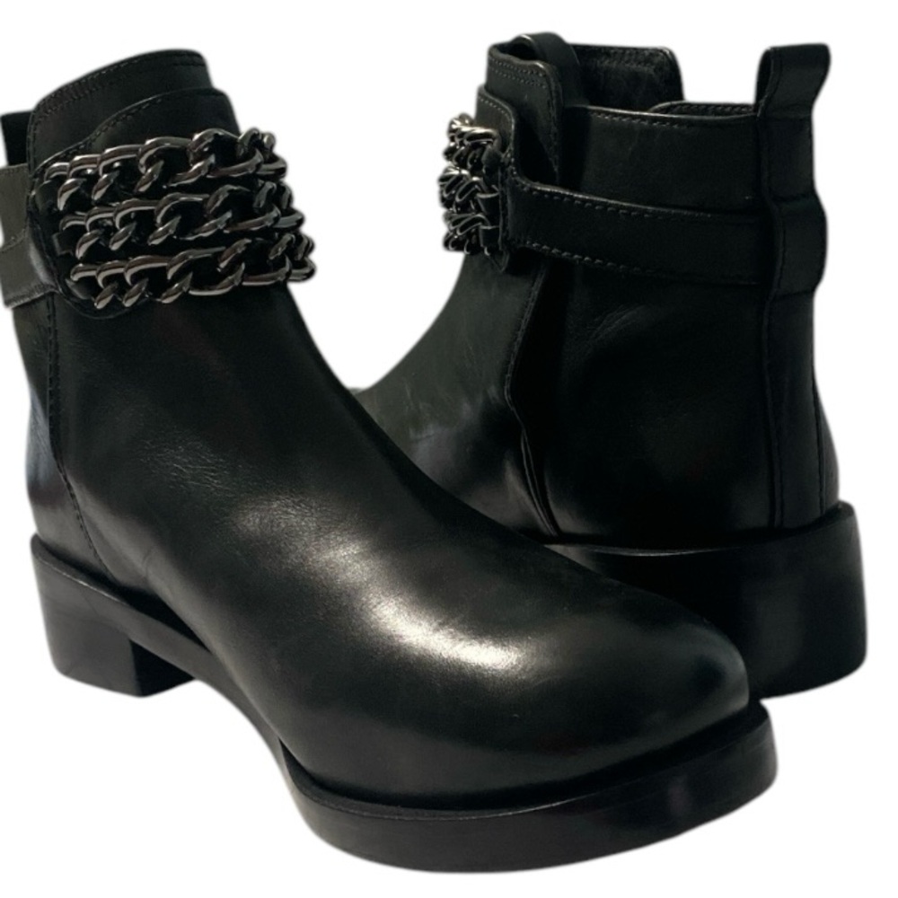 Tory Burch NWOT Bloomfield Black Leather Chain Edgy Moto Ankle Boots Womens 9.5